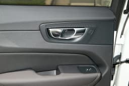 Volvo XC60 Plug-In Hybrid Plus T8 AWD 2026 — side view