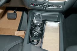 Volvo XC60 Plug-In Hybrid Plus T8 AWD 2026 — side view