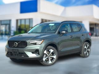 Volvo XC40 Plus B4 FWD Volvo XC40 Plus B4 FWD