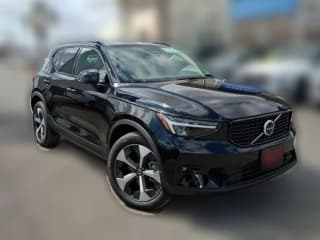 Volvo XC40 Plus B5 AWD Volvo XC40 Plus B5 AWD