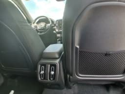 Volvo XC40 Core B5 AWD 2026 — side view