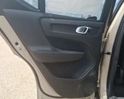 Volvo XC40 Core B5 AWD 2026 — side view