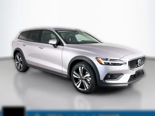 Volvo V60 Cross Country Plus B5 AWD Volvo V60 Cross Country Plus B5 AWD
