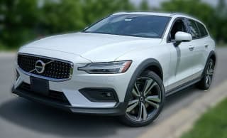 Volvo V60 Cross Country Plus B5 AWD Volvo V60 Cross Country Plus B5 AWD