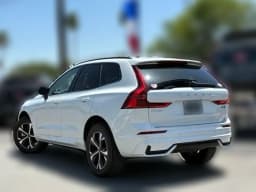 Volvo XC60 Core B5 AWD 2026 — side view