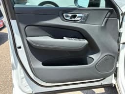 Volvo XC60 Core B5 AWD 2026 — side view