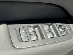 Volvo XC60 Core B5 AWD 2026 — side view