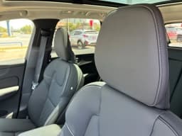 Volvo XC60 Core B5 AWD 2026 — side view