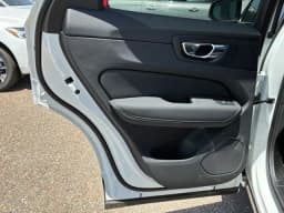 Volvo XC60 Core B5 AWD 2026 — side view