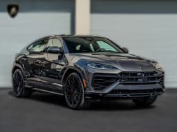 Lamborghini Urus SE AWD 2026 — side view