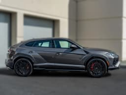 Lamborghini Urus SE AWD 2026 — side view