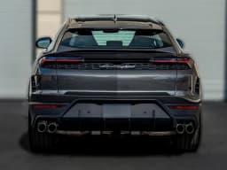 Lamborghini Urus SE AWD 2026 — side view