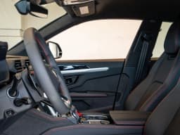 Lamborghini Urus SE AWD 2026 — side view