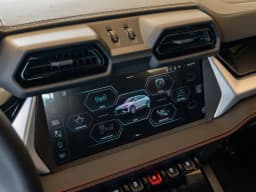 Lamborghini Urus SE AWD 2026 — side view