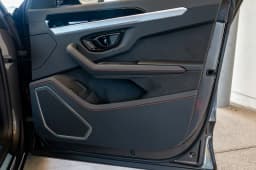 Lamborghini Urus SE AWD 2026 — side view